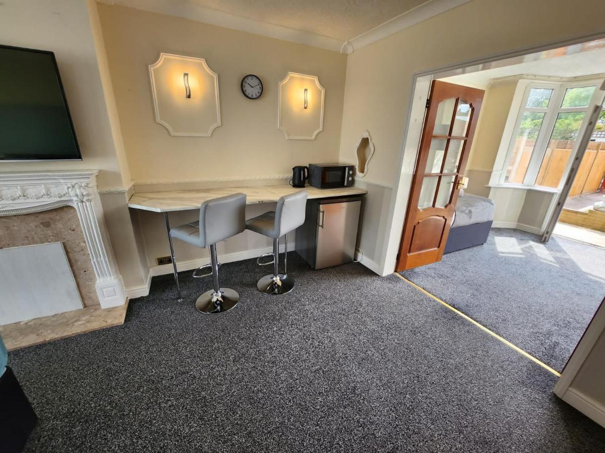 Sheldon Shared House Hotel Solihull Exterior foto