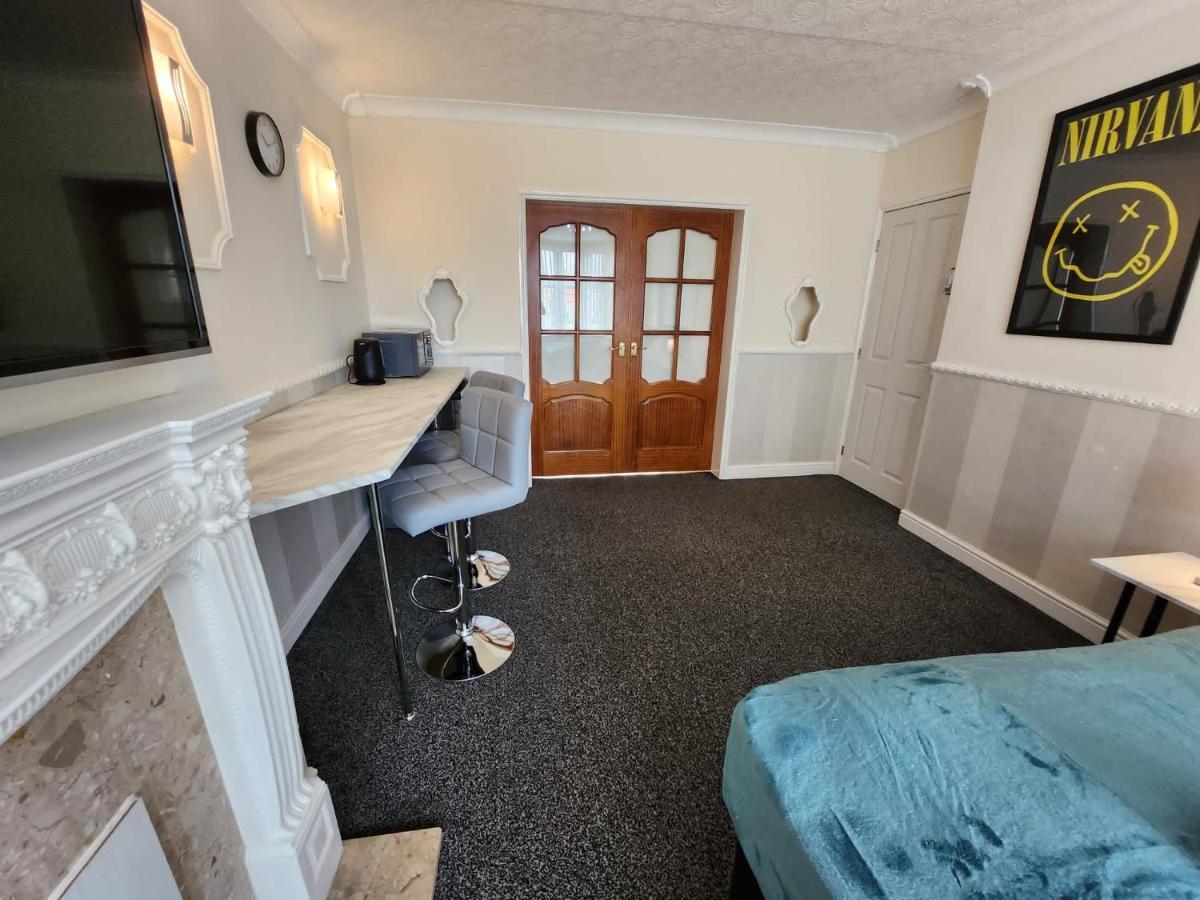 Sheldon Shared House Hotel Solihull Exterior foto