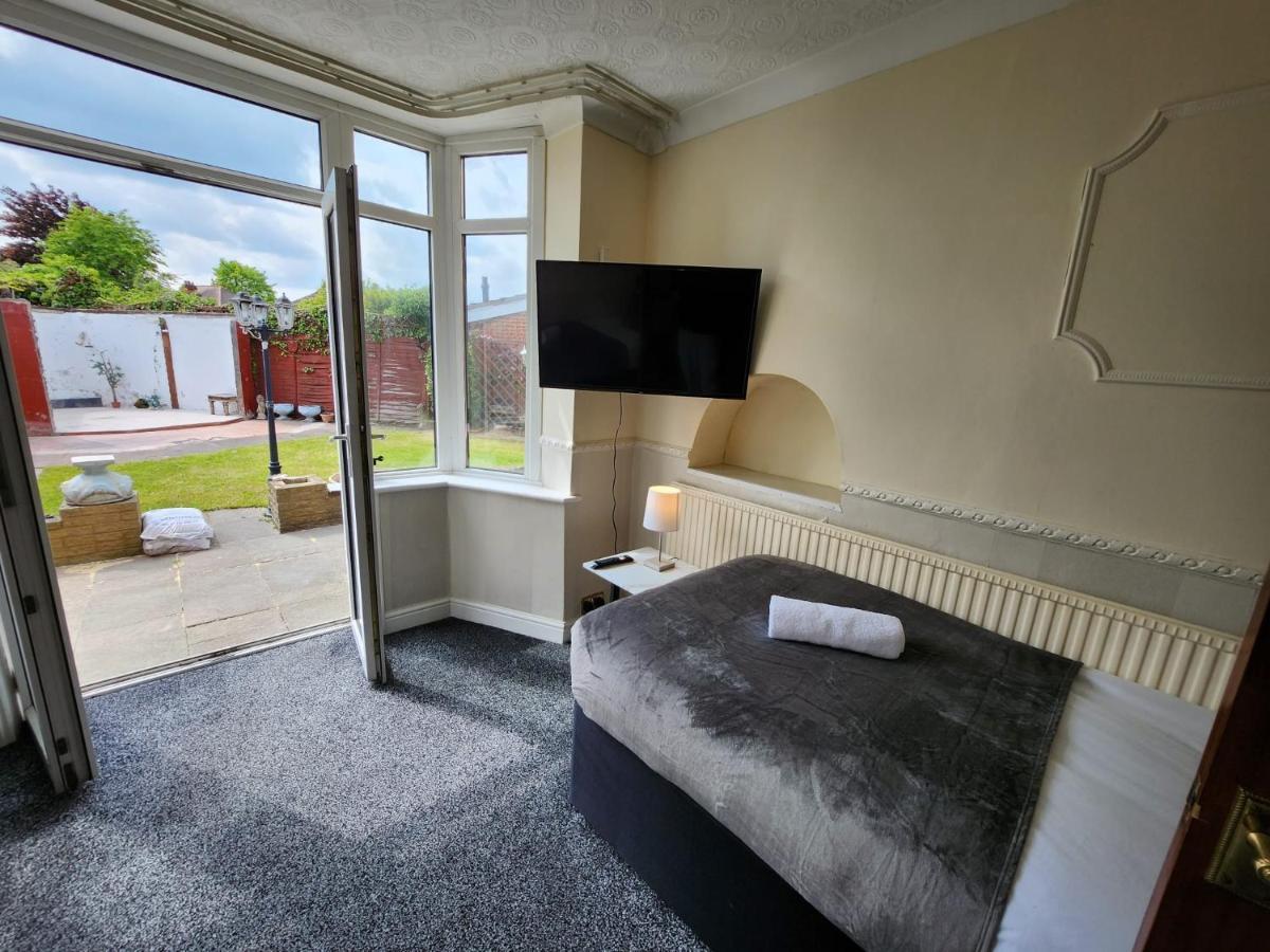 Sheldon Shared House Hotel Solihull Exterior foto